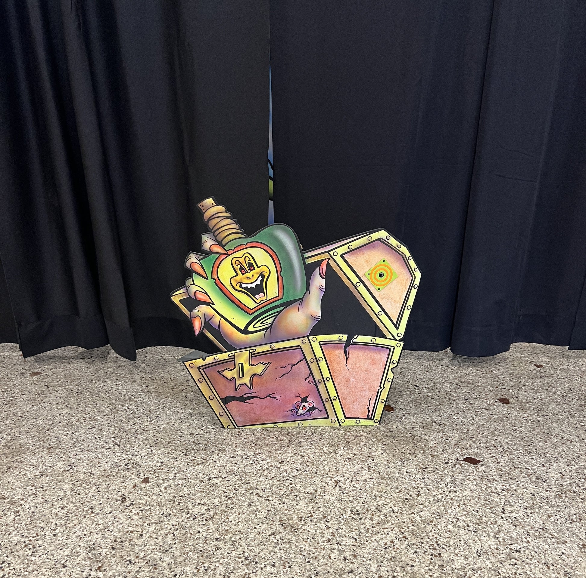 Lot # 35 – Ghostly Decor - 35.71.1