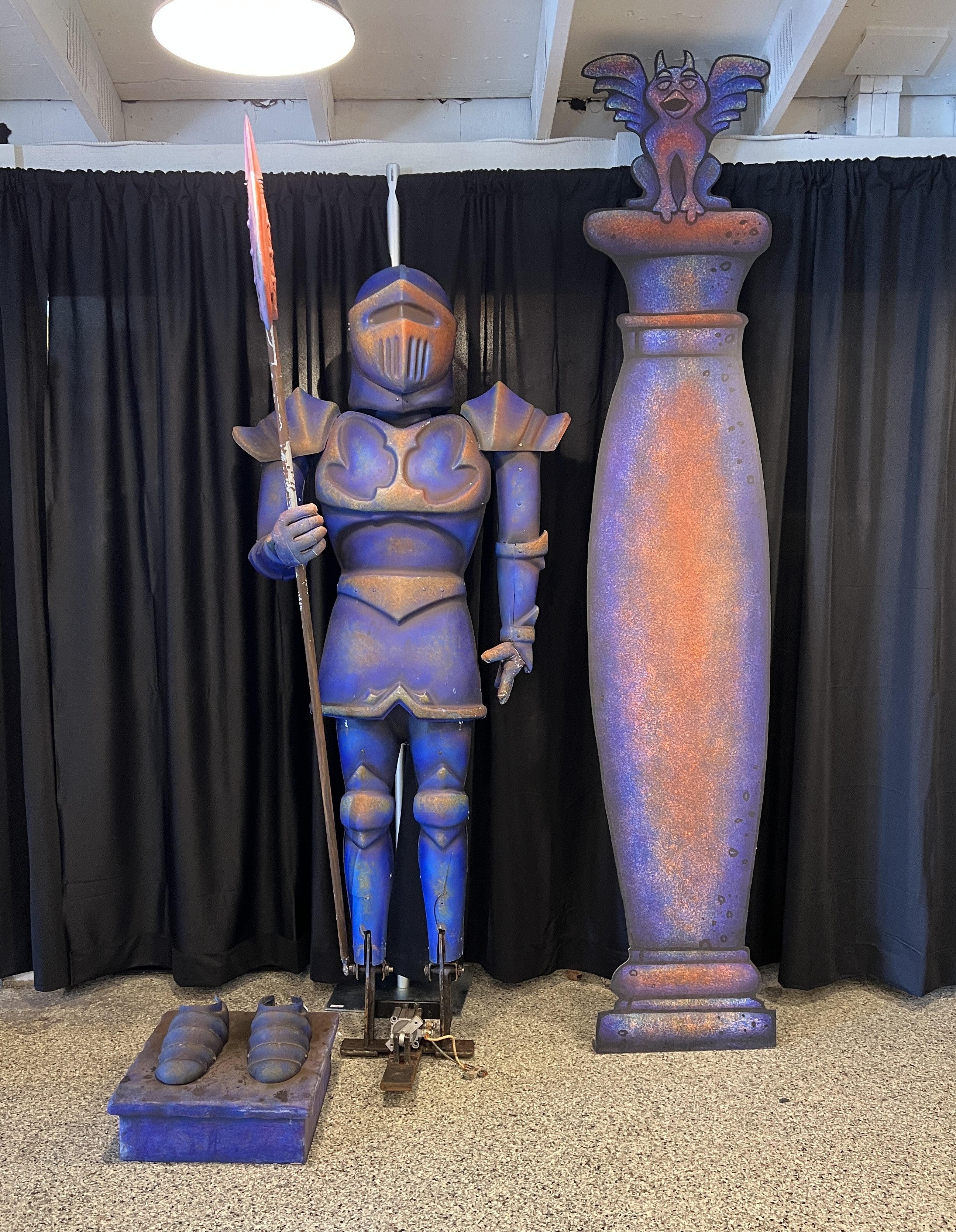 Knight Gift Lot # 40 – Knight #1 – FUN MERCHANDISE ONLINE SHOP